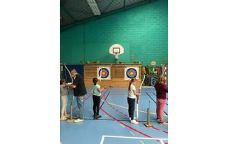 Séance de découverte du tir à l'arc pour un groupe d'enfants de l'accueil de loisirs de Lencloitre - Mercredi 20 avril 2022