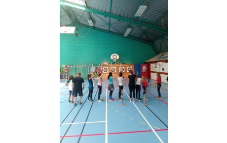 Découverte du tir à l'arc pour l'AS du collège de Lencloître